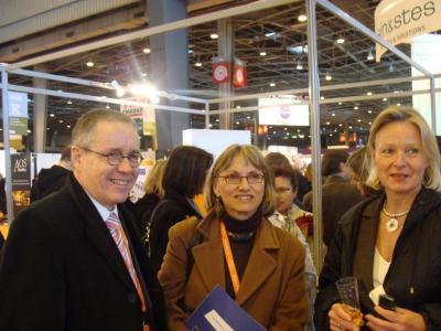 (de gauche à droite) Patrick Roger et Françoise Kirschwing (Banque Populaire Val de France) et Katherine Brabant (Consultante en économie responsable) 